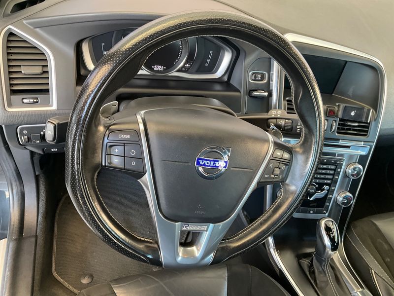 Volvo XC60 2.0 D4 R-Design 2WD 2017 – снимка 33