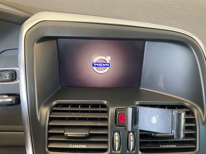 Volvo XC60 2.0 D4 R-Design 2WD 2017 – снимка 37