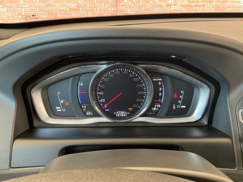 Volvo XC60 2.0 D4 R-Design 2WD 2017 – снимка 18