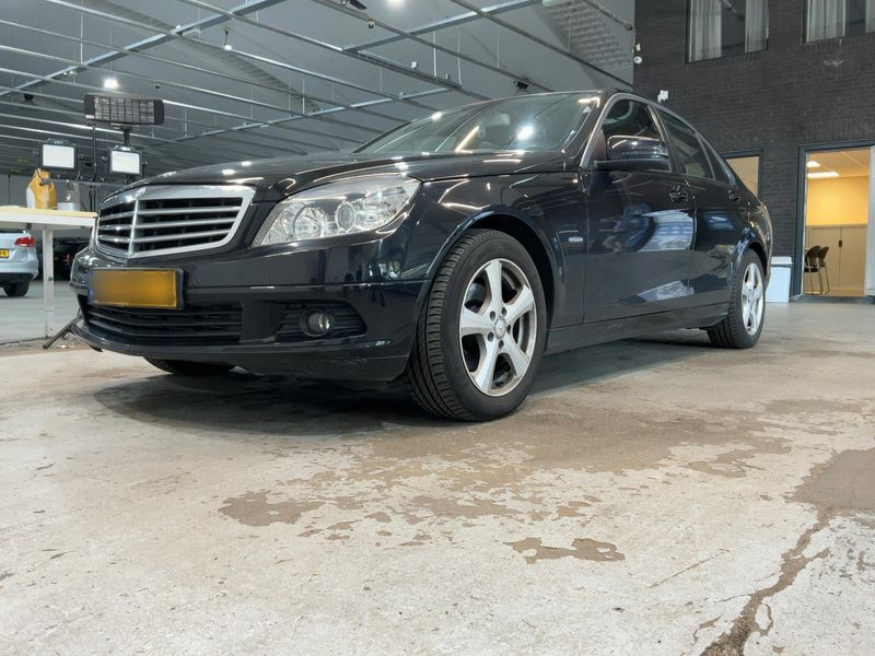 Mercedes-Benz C-Klasse C 180 CGI BlueEfficiency Classic 2010 – снимка 2