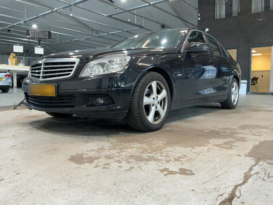 Mercedes-Benz C-Klasse C 180 CGI BlueEfficiency Classic 2010 – снимка 2