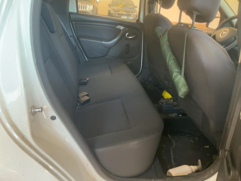 Dacia Duster 1.6 LPG Laureate 4x2 2015 – снимка 19