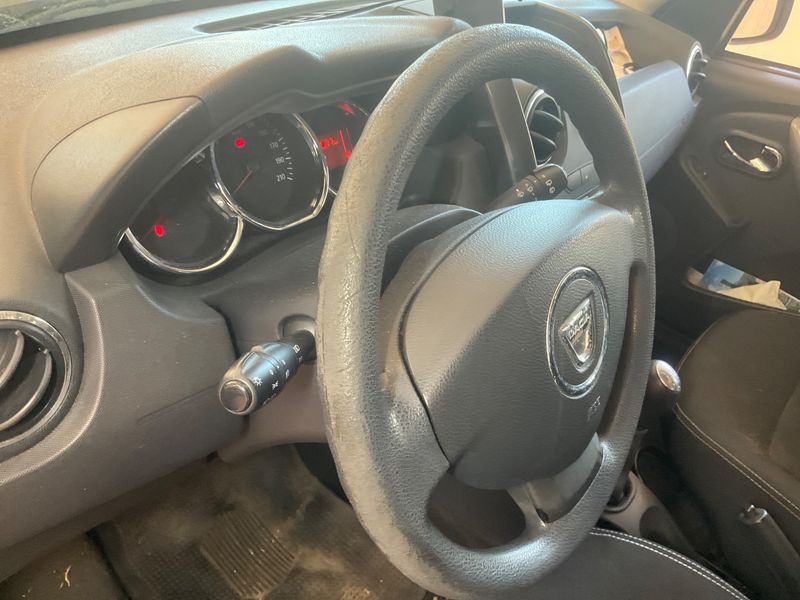Dacia Duster 1.6 LPG Laureate 4x2 2015 – снимка 25