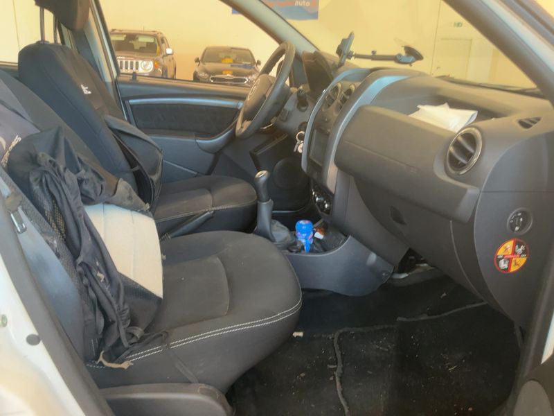 Dacia Duster 1.6 LPG Laureate 4x2 2015 – снимка 16