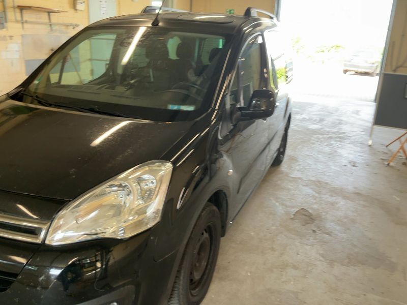 Citroen Berlingo 1.6 Blue-HDi Shine 2018 – снимка 2