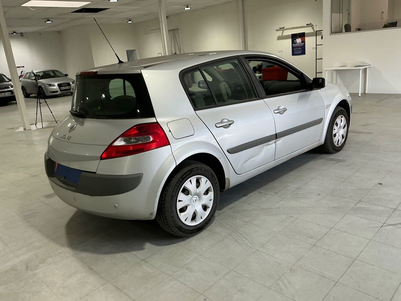 Renault Megane 1.5 dCi Impulsion 2009 – снимка 2