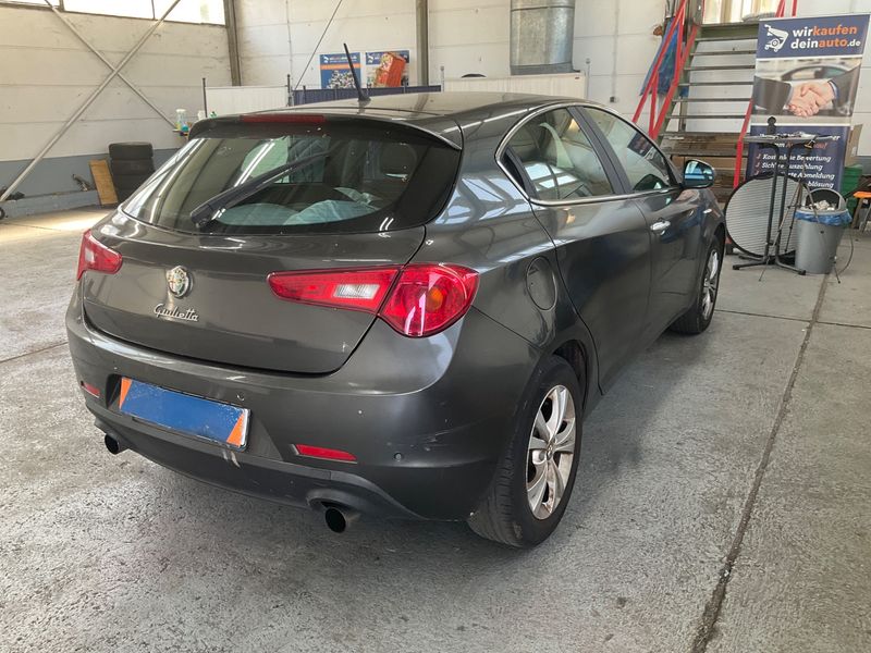 Alfa Romeo Giulietta 2.0 JTDM Turismo 2010 – снимка 2