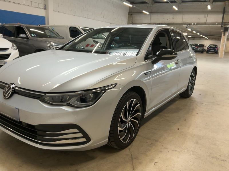 Volkswagen Golf VIII 1.5 eTSI ACT Style 1st 2020 – снимка 2