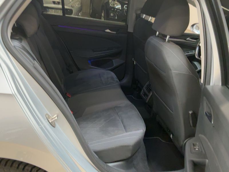 Volkswagen Golf VIII 1.5 eTSI ACT Style 1st 2020 – снимка 19