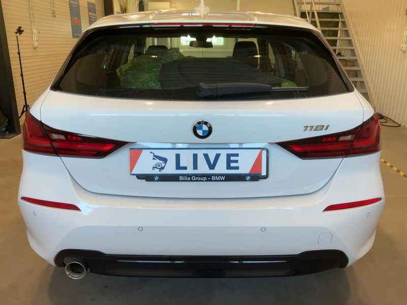 BMW 1er 118i Sport Line 2022 – снимка 7