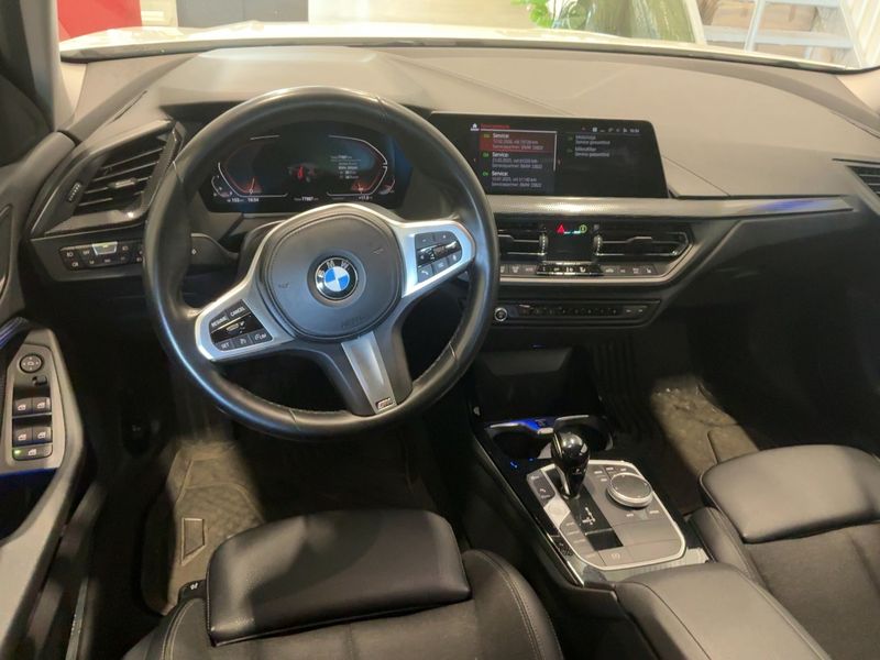 BMW 1er 118i Sport Line 2022 – снимка 18