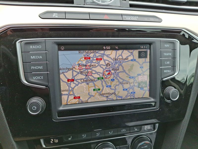 Volkswagen Passat 1.8 TSI Highline BlueMotion Tech 2016 – снимка 13