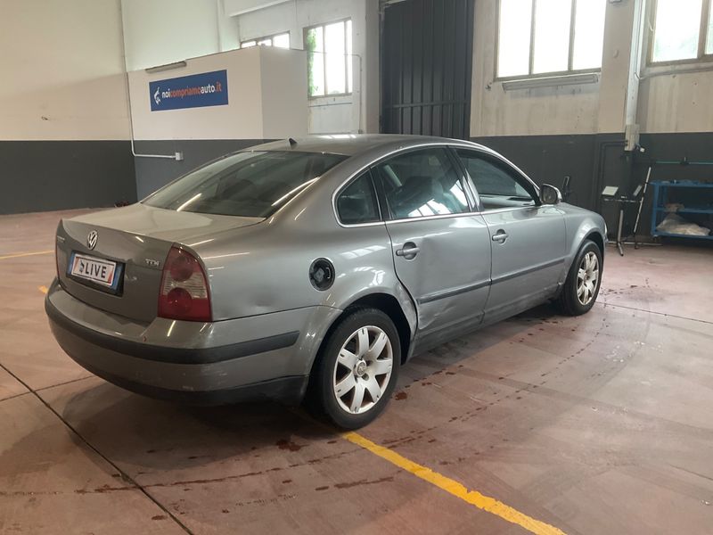 Volkswagen Passat 1.9 TDI Trendline 2005 – снимка 2