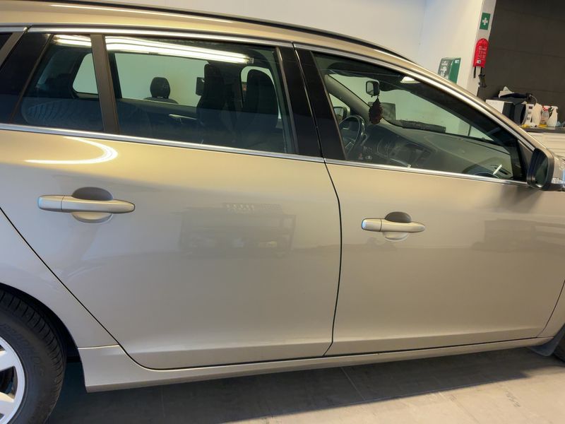Volvo V60 2.0 D4 Momentum 2012 – снимка 10