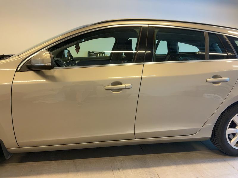 Volvo V60 2.0 D4 Momentum 2012 – снимка 4