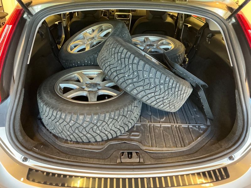 Volvo V60 2.0 D4 Momentum 2012 – снимка 16