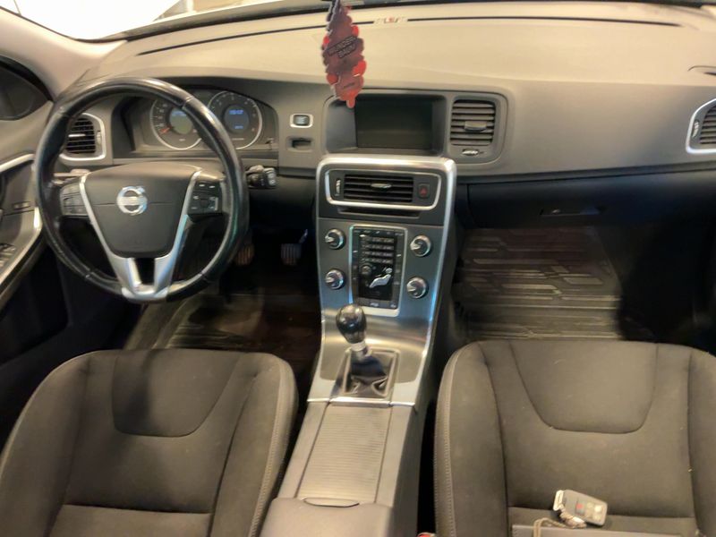 Volvo V60 2.0 D4 Momentum 2012 – снимка 18