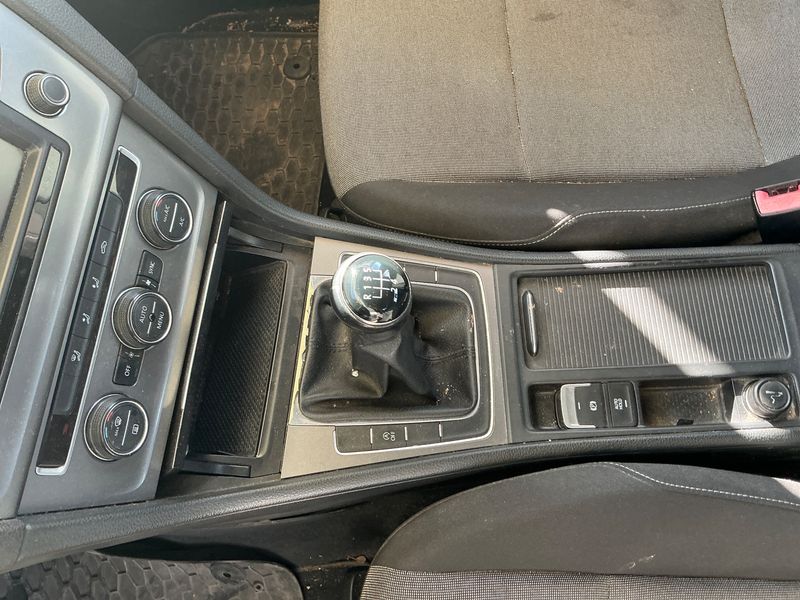 Volkswagen Golf VII 1.6 TDI Business BlueMotion Tech 2016 – снимка 28
