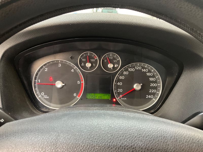 Ford Focus 1.8 TDCi Trend 2007 – снимка 4