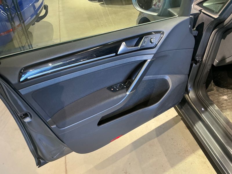 Volkswagen Golf VII 2.0 TDI Highline BlueMotion Tech 2017 – снимка 26