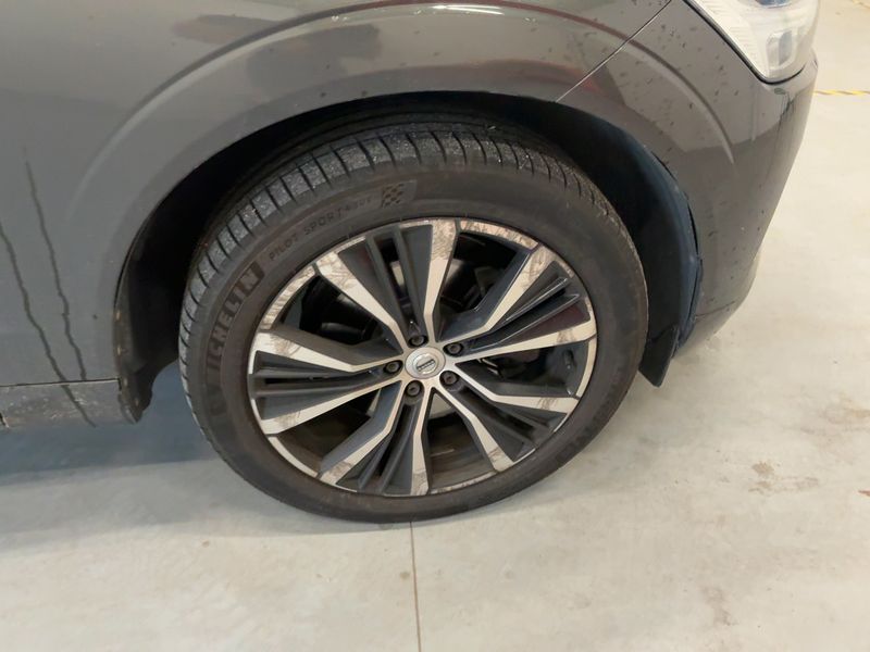 Volvo XC60 2.0 T8 Plug-in Hybrid Momentum AWD 2019 – снимка 11