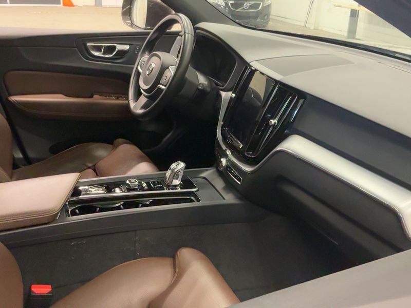 Volvo XC60 2.0 T8 Plug-in Hybrid Momentum AWD 2019 – снимка 16
