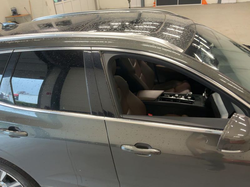 Volvo XC60 2.0 T8 Plug-in Hybrid Momentum AWD 2019 – снимка 13