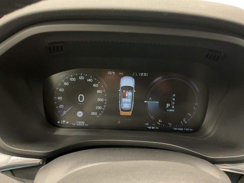 Volvo XC60 2.0 T8 Plug-in Hybrid Momentum AWD 2019 – снимка 18