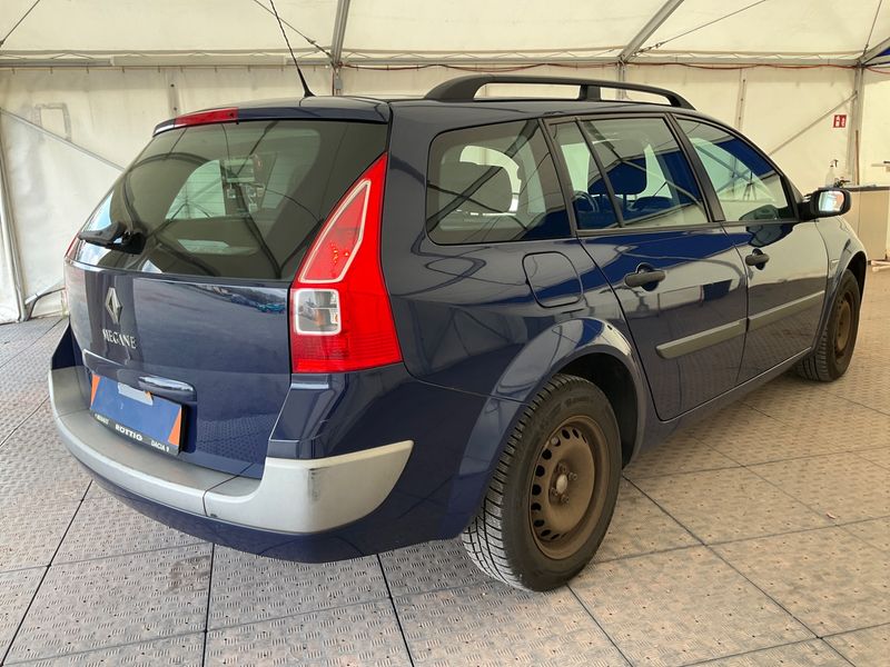 Renault Megane 1.6 Avantage 2009 – снимка 2