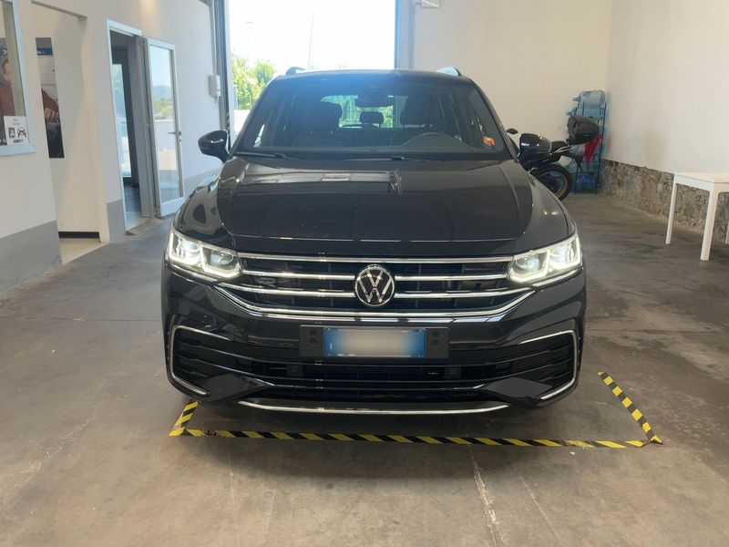 Volkswagen Tiguan 2.0 TDI R-Line 2023 – снимка 14