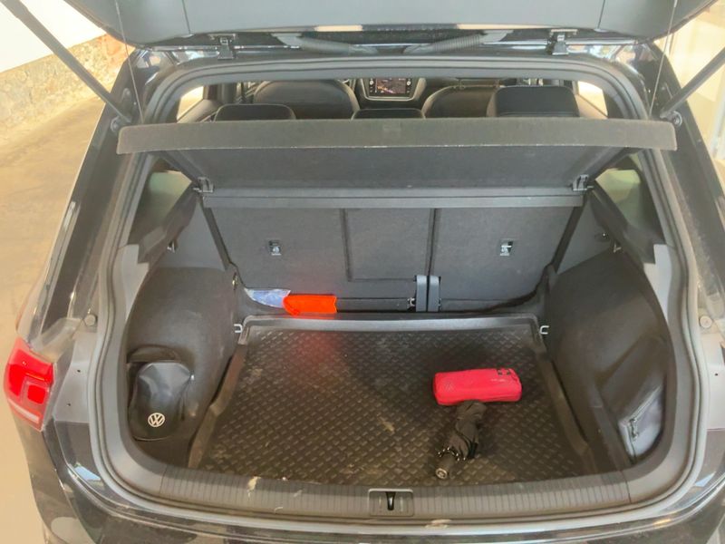 Volkswagen Tiguan 2.0 TDI R-Line 2023 – снимка 15