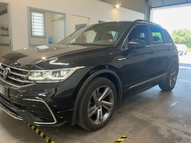 Volkswagen Tiguan 2.0 TDI R-Line 2023 – снимка 2