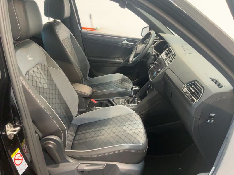 Volkswagen Tiguan 2.0 TDI R-Line 2023 – снимка 16