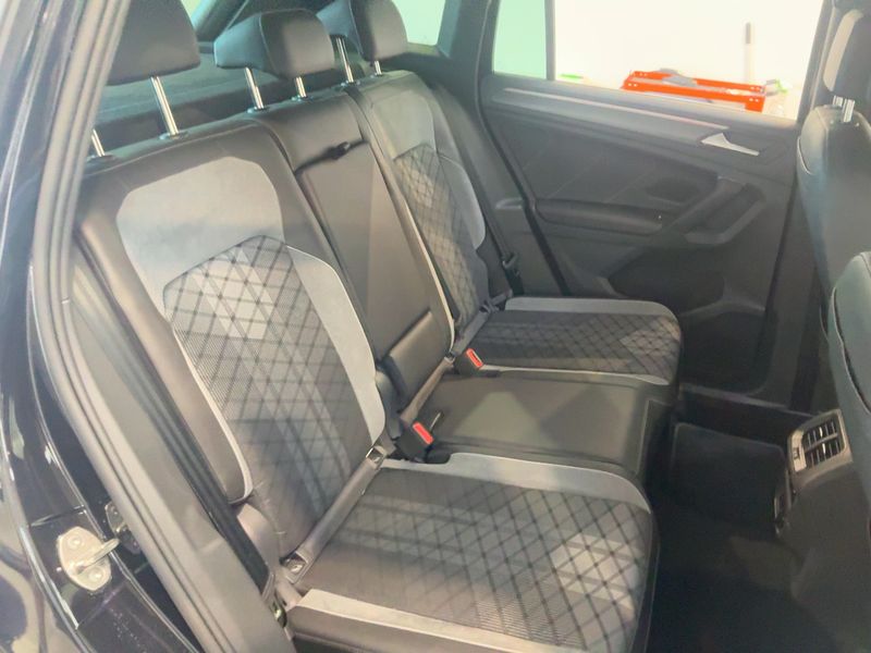 Volkswagen Tiguan 2.0 TDI R-Line 2023 – снимка 19