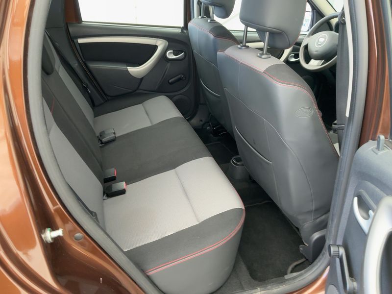 Dacia Duster 1.6 Laureate 4x4 2013 – снимка 19