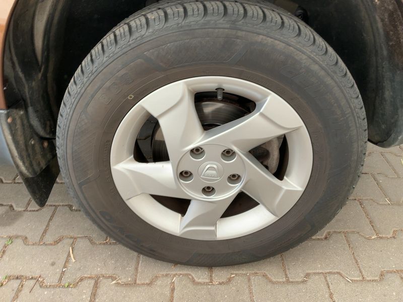 Dacia Duster 1.6 Laureate 4x4 2013 – снимка 11