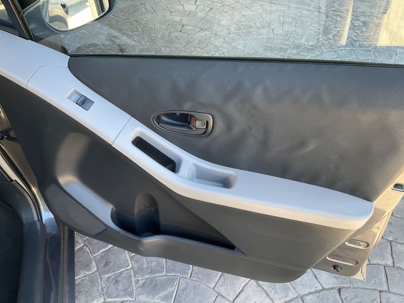 Toyota Yaris 1.0 VVT-i Now 2009 – снимка 26