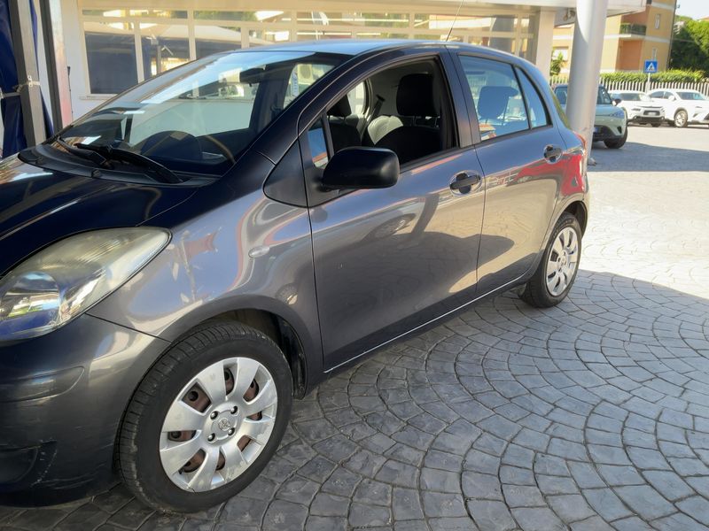 Toyota Yaris 1.0 VVT-i Now 2009 – снимка 2