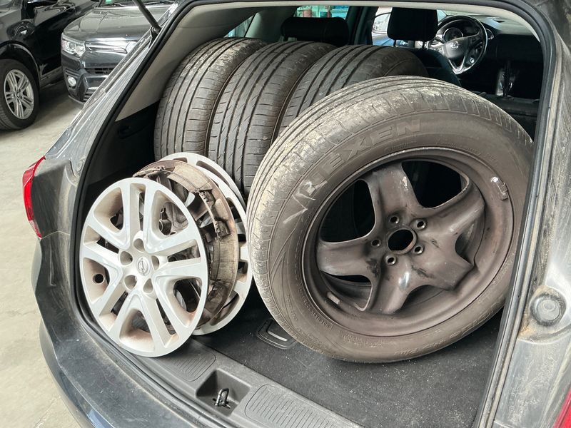 Opel Astra 1.0 Turbo Edition Start/Stop 2016 – снимка 15