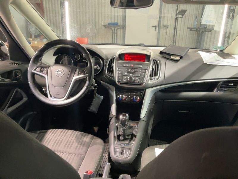 Opel Zafira Tourer 1.4 Turbo Edition 2011 – снимка 18