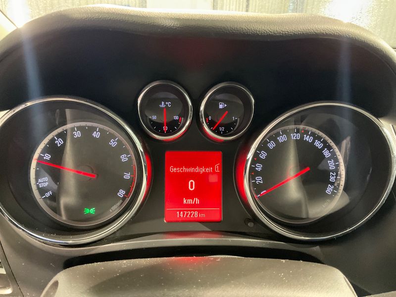 Opel Zafira Tourer 1.4 Turbo Edition 2011 – снимка 19