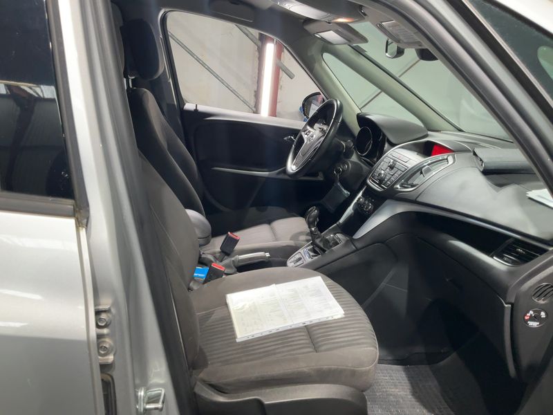 Opel Zafira Tourer 1.4 Turbo Edition 2011 – снимка 17