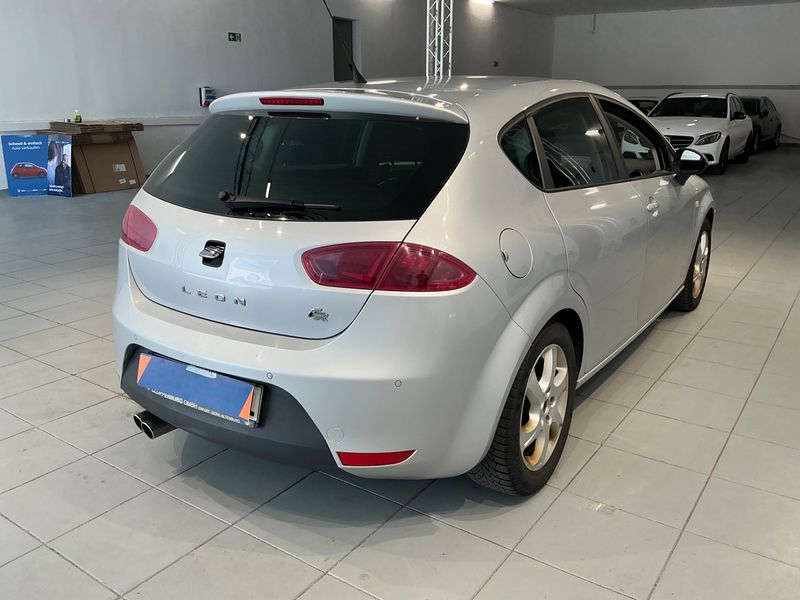 Seat Leon 2.0 TDI FR 2012 – снимка 2