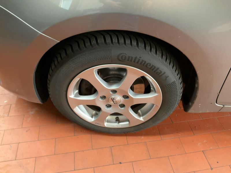 Kia Carens 1.7 CRDi Vision 2015 – снимка 3
