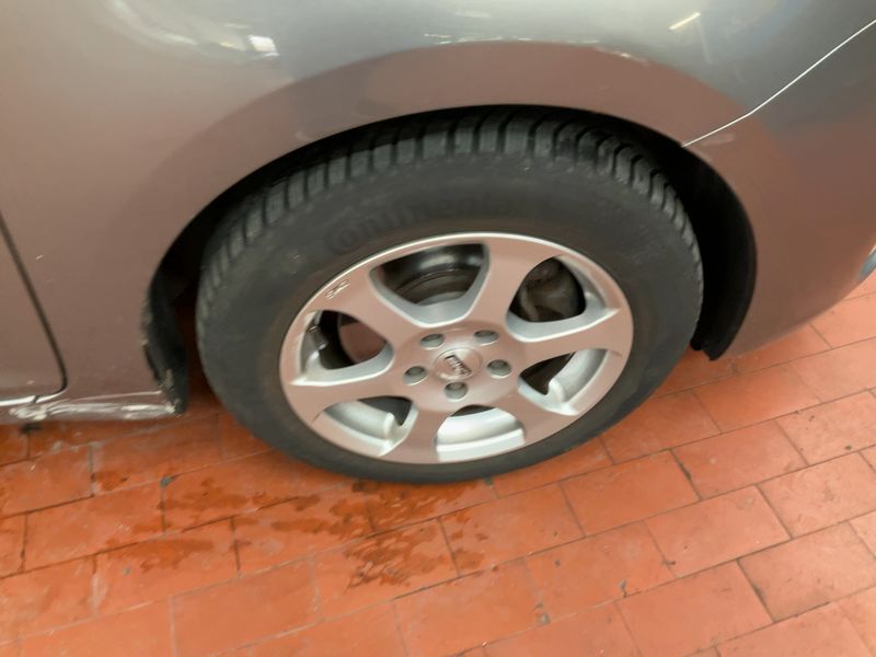 Kia Carens 1.7 CRDi Vision 2015 – снимка 11