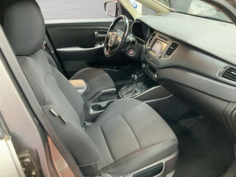 Kia Carens 1.7 CRDi Vision 2015 – снимка 18