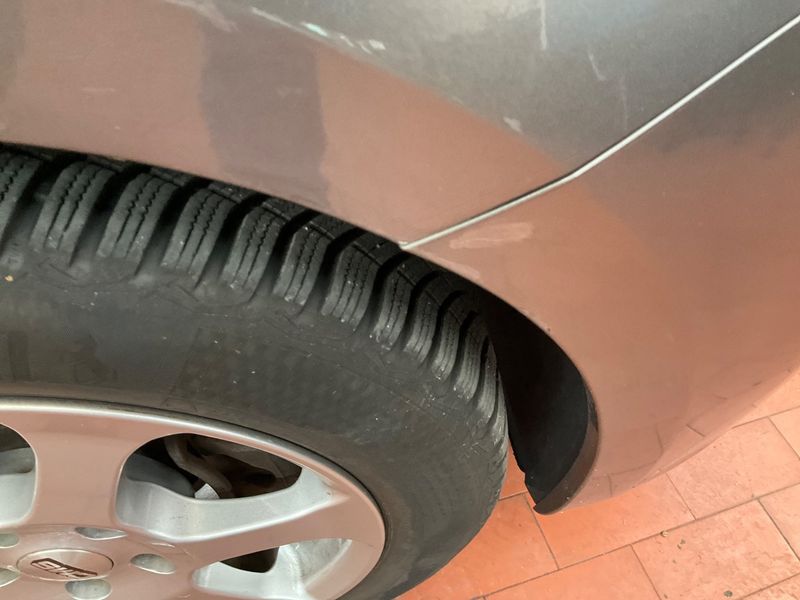 Kia Carens 1.7 CRDi Vision 2015 – снимка 33