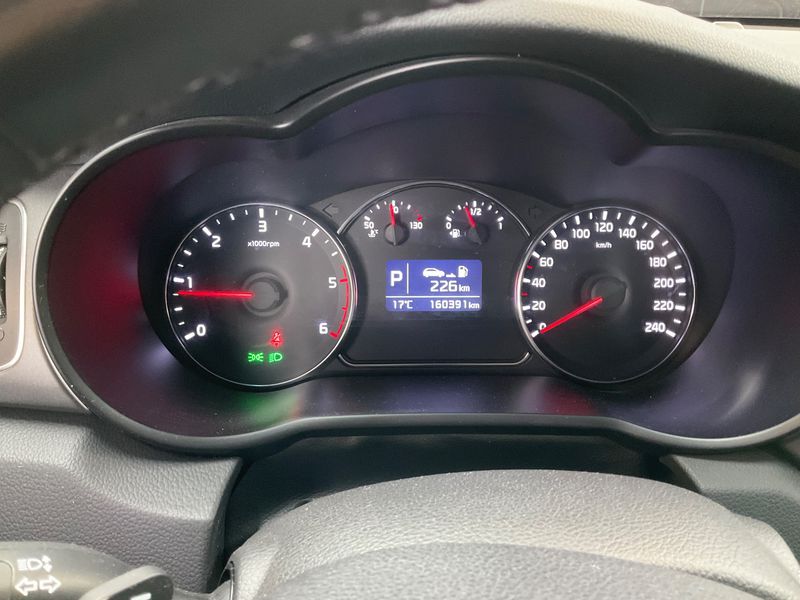 Kia Carens 1.7 CRDi Vision 2015 – снимка 20