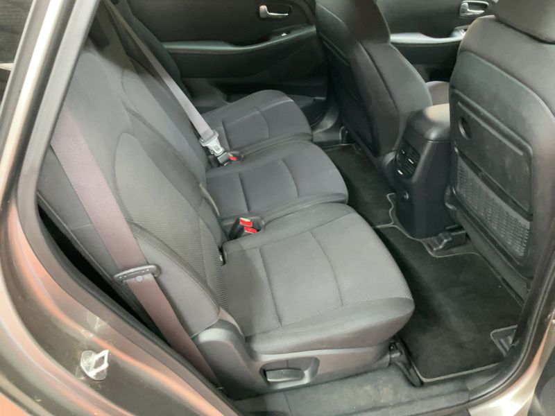 Kia Carens 1.7 CRDi Vision 2015 – снимка 21