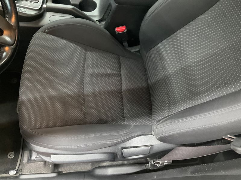 Kia Carens 1.7 CRDi Vision 2015 – снимка 28